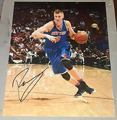 Kristaps Porzingis New York Knicks potpisao je autogramirani 8x10 Photo Coa Wizards - Autographd NBA fotografije